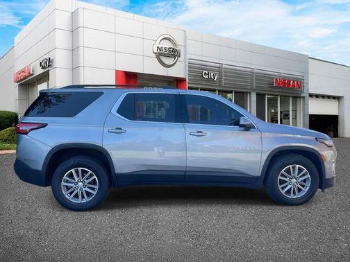 Sterling Gray Metallic 2023 Chevrolet Traverse LT Cloth