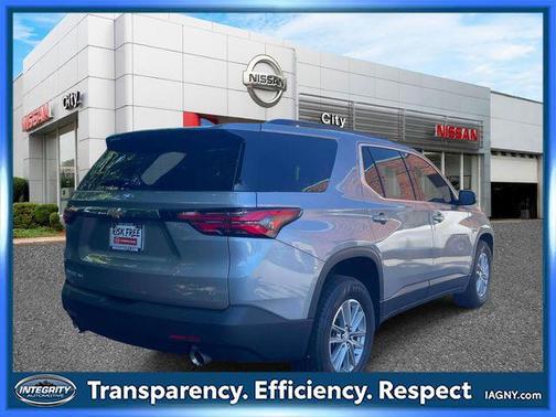 Sterling Gray Metallic 2023 Chevrolet Traverse LT Cloth