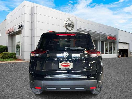 Obsidian Green 2026 Nissan Rogue Dark Armor