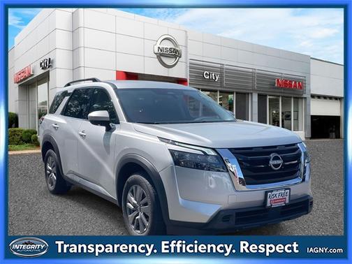 2024 Nissan Pathfinder SV