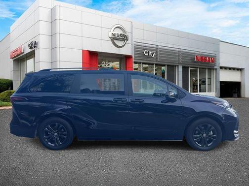 2025 Toyota Sienna XSE 7 Passenger