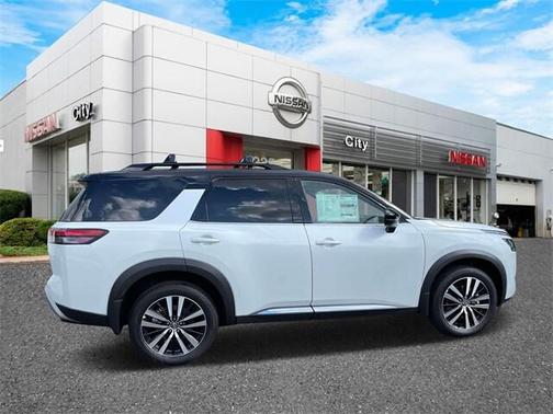 2025 Nissan Pathfinder Platinum 4WD