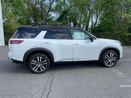 2025 Nissan Pathfinder Platinum 4WD