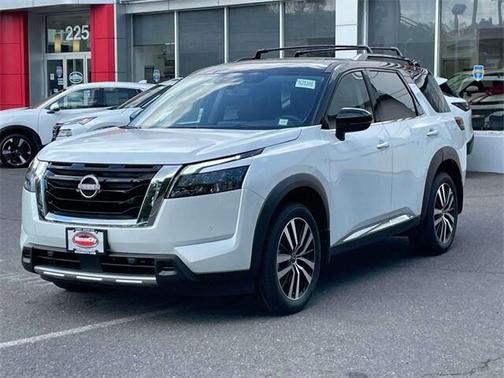 2025 Nissan Pathfinder Platinum 4WD