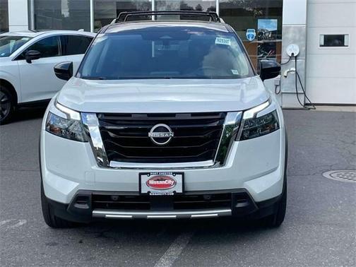 2025 Nissan Pathfinder Platinum 4WD