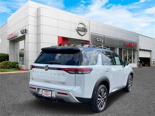 2025 Nissan Pathfinder Platinum 4WD