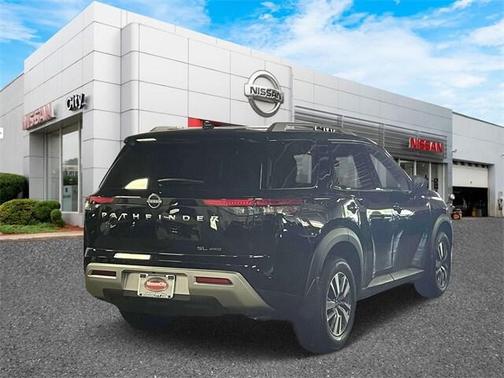 2025 Nissan Pathfinder SL 4WD
