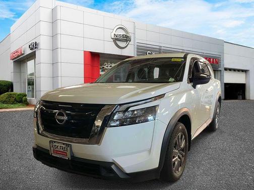 Glacier White 2023 Nissan Pathfinder S 4WD