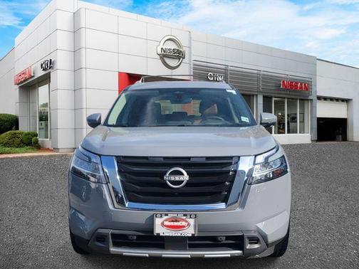 Boulder Gray Pearl 2024 Nissan Pathfinder Platinum 4WD