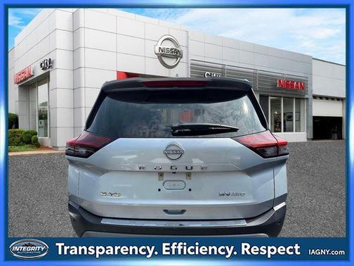 Brilliant Silver Metallic 2022 Nissan Rogue SV