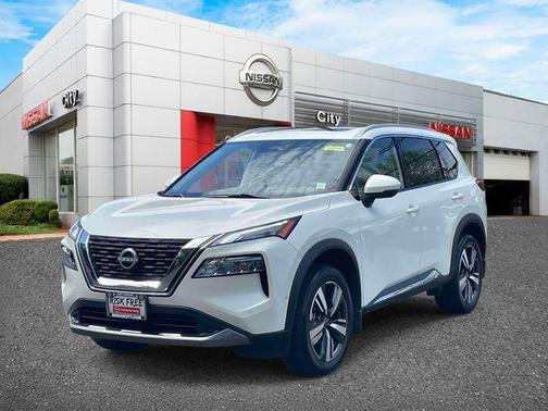 Pearl White Tricoat 2023 Nissan Rogue SL