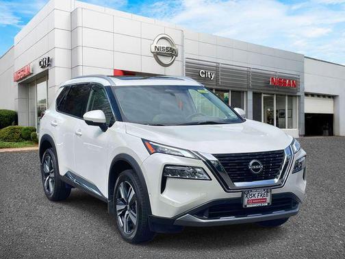 Pearl White Tricoat 2023 Nissan Rogue SL