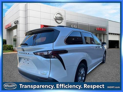 2024 Toyota Sienna XLE
