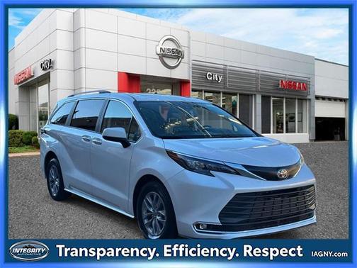 2024 Toyota Sienna XLE