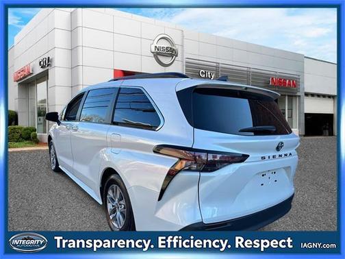 2024 Toyota Sienna XLE