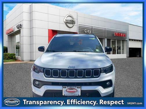 Bright White Clearcoat 2023 Jeep Compass Latitude Lux