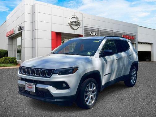 Bright White Clearcoat 2023 Jeep Compass Latitude Lux