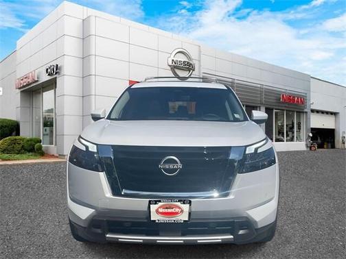 2025 Nissan Pathfinder Platinum 4WD