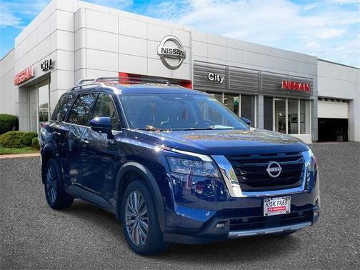 2025 Nissan Pathfinder SL 4WD