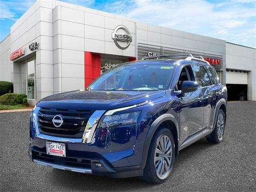 2025 Nissan Pathfinder SL 4WD