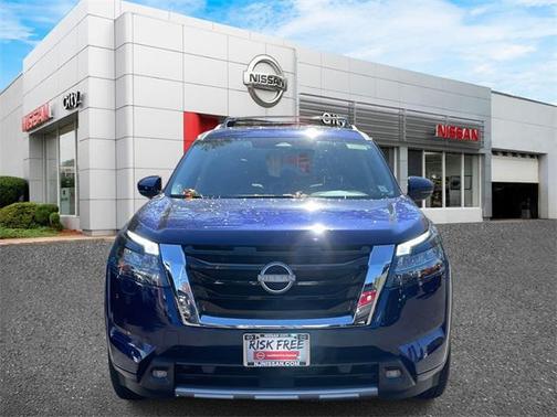 2025 Nissan Pathfinder SL 4WD