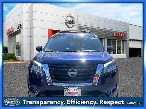 2025 Nissan Pathfinder SL 4WD