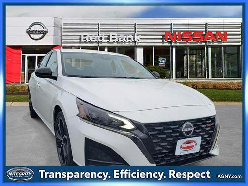 Glacier White 2024 Nissan Altima SR FWD