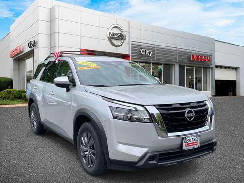 Brilliant Silver Metallic 2022 Nissan Pathfinder SV 4WD