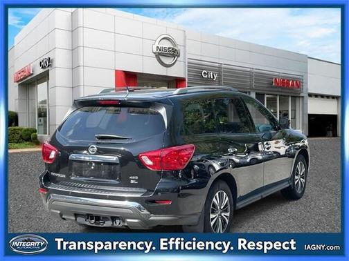 2017 Nissan Pathfinder SL