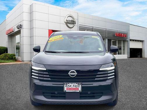 Super Black 2025 Nissan Kicks S