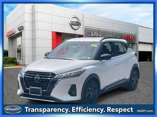 2022 Nissan Kicks SR