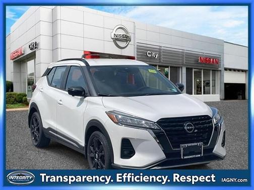 2022 Nissan Kicks SR