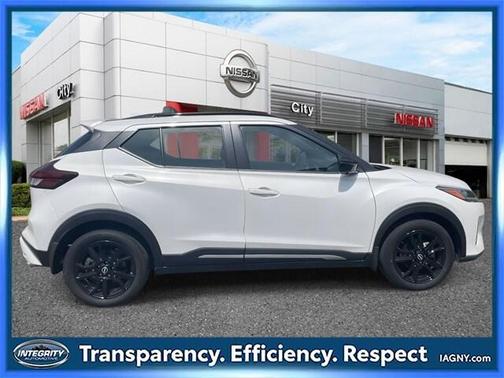 2022 Nissan Kicks SR