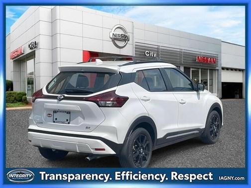2022 Nissan Kicks SR