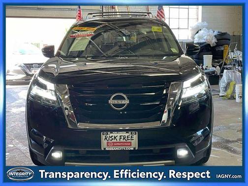 Super Black 2024 Nissan Pathfinder SL 4WD