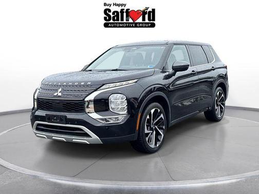 Black 2022 Mitsubishi Outlander SE