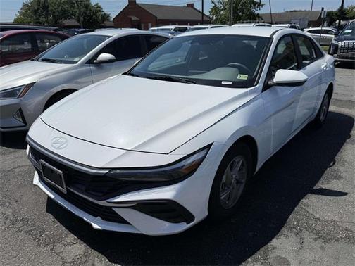 2025 Hyundai ELANTRA SE
