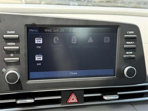 2024 Hyundai ELANTRA SE