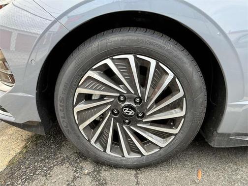 2025 Hyundai SONATA Hybrid Limited