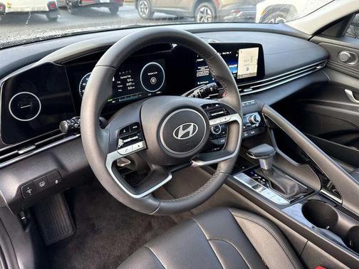 2025 Hyundai ELANTRA HEV Limited