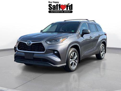 Magnetic Gray Metallic 2021 Toyota Highlander Hybrid XLE