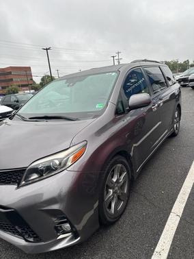 2019 Toyota Sienna SE