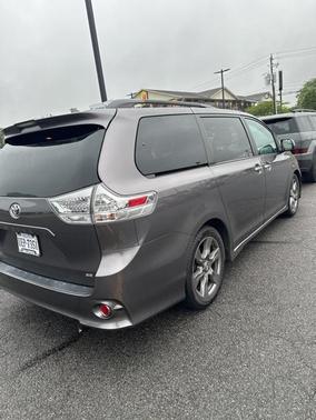 2019 Toyota Sienna SE