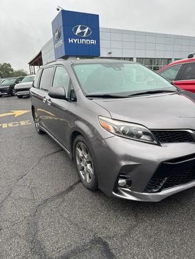 2019 Toyota Sienna SE