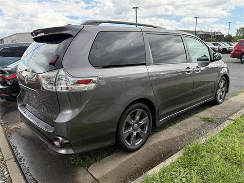 2019 Toyota Sienna SE