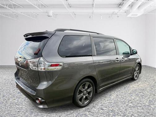 2019 Toyota Sienna SE
