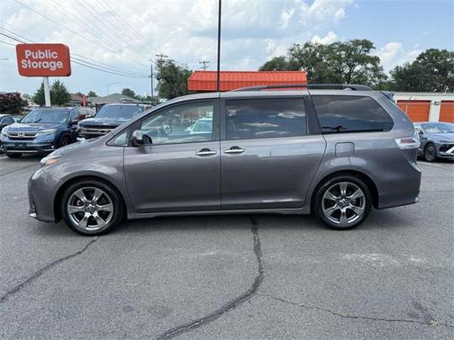 2019 Toyota Sienna SE
