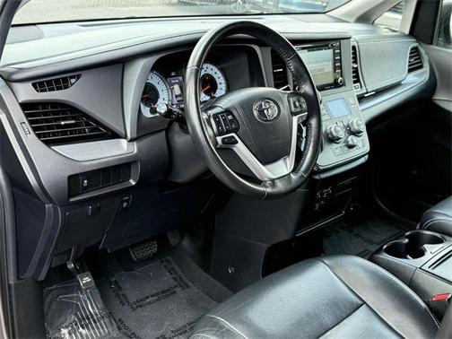 2019 Toyota Sienna SE