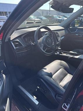 2019 Volvo XC90 T5 Momentum