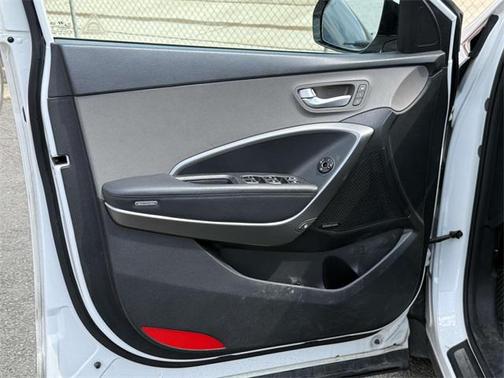 2016 Hyundai SANTA FE SE